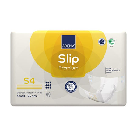 Weißer, atmungsaktiver Windel-Slip Abena S4 für Erwachsene, auf einem neutralen Hintergrund präsentiert. Die Windel besitzt seitliche Klettverschlüsse und ist mit dem Logo der Marke Abena sowie einer farbigen Kennzeichnung für die Größe S4 versehen. Die Oberfläche ist weich und hat eine strukturierte Oberfläche, die auf Hautfreundlichkeit hinweist. Einfache Handhabung und gute Passform werden durch die elastischen Bündchen an den Beinen und einem flexiblen Bund betont.