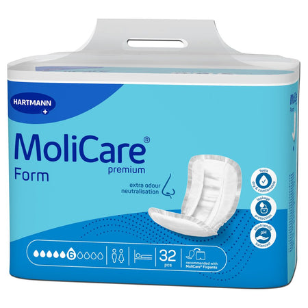 Produktbild eines MoliCare Premium 6 Tropfen Inkontinenzprodukts. Die Packung ist auf weißem Hintergrund abgebildet und zeigt eine durchsichtige, flache Folienverpackung mit blauen und grünen Akzenten. Auf der Vorderseite sind die Produktbezeichnung "MoliCare Premium" und das Symbol für die Saugstärke "6 Tropfen" deutlich sichtbar. Die Verpackung vermittelt Sauberkeit und sorgt für ein modernes, vertrauenswürdiges Erscheinungsbild. Das Design signalisiert effizienten Schutz und Komfort für Benutzer.