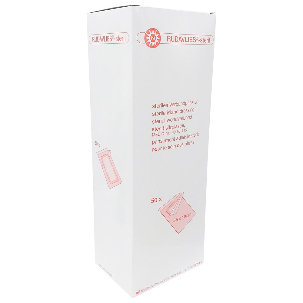 Ein Paket mit 50 sterilen Verbandpflastern in der Größe 35 x 10 cm. Die Pflaster sind in einem weißen Karton verpackt, der auf der Vorderseite das Produktlogo und Informationen über die Verwendung anzeigt. Die Verpackung hebt die sterilisierten Eigenschaften hervor. Der Hintergrund des Bildes ist neutral, um den Fokus auf das Produkt zu lenken. Die Verbandpflaster sind einzeln in der Verpackung angeordnet. Ideal für die erste Hilfe und die schnelle Wundversorgung. Dermatologisch geprüft und hautfreundlich.