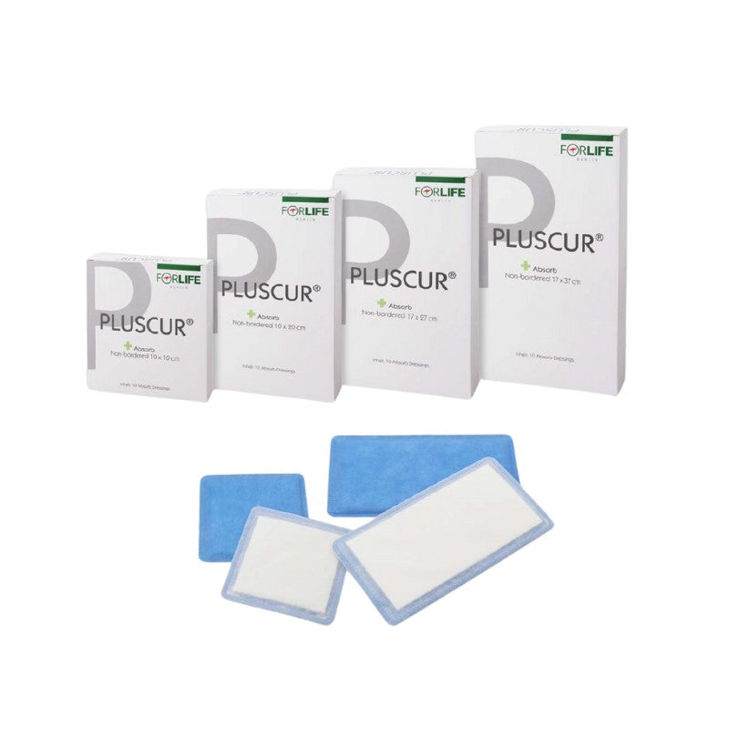 Das Bild zeigt eine nicht umrandete Wundauflage in neutraler Farbgebung, die auf einem weißen Hintergrund liegt. Die Wundauflage hat eine quadratische Form und ist leicht dick. Sie könnte für die Behandlung von Wunden und Verletzungen konzipiert sein. Die Oberfläche wirkt saugfähig und weich, um Komfort beim Tragen zu bieten. Auf der Wundauflage sind keine spezifischen Marken- oder Produktbezeichnungen sichtbar, was einen neutralen Eindruck hinterlässt.