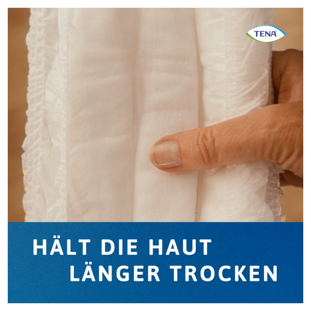 Auf dem Bild sind die TENA ProSkin Pants Super in der Größe L abgebildet. Die Windelanzüge sind in einer transparenten Verpackung zu sehen, die die Produkte auf einem weißen Hintergrund präsentiert. Die Pants sind dunkelblau und haben ein elastisches, weiches Material für optimalen Tragekomfort. Sie verfügen über eine anatomische Form für eine bessere Passform. Zudem sind auf der Verpackung wichtige Informationen über die Größe und den Saugstärkegrad sichtbar.