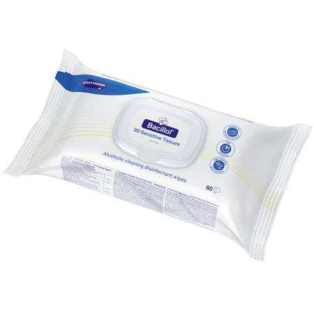 Eine Packung Bacillol 30 Sensitive Tissues Desinfektionstücher mit 80 Stück in weiß-blauer Verpackung in der Großaufnahme.