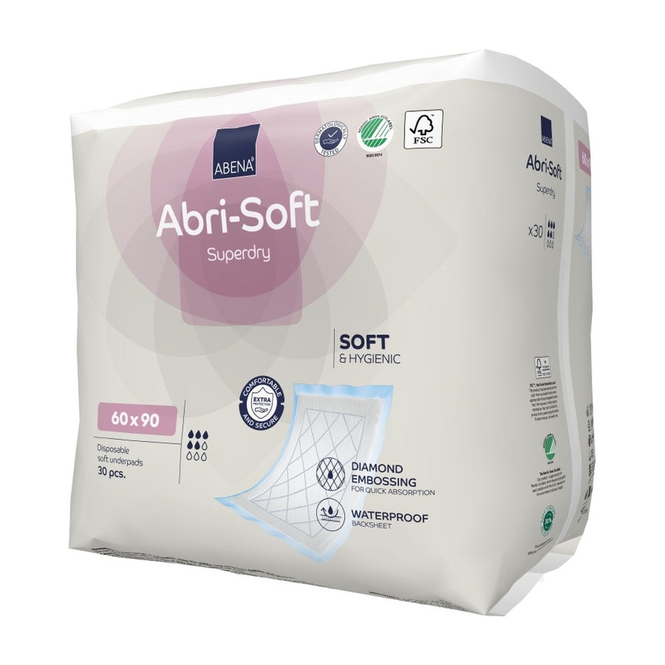 Abena Abri-Soft Superdry Einwegunterlagen, Größe 60 x 90 cm, in einer transparenten Verpackung. Die Unterlagen haben eine weiche, saugfähige Oberfläche, die weiß ist, und umfassen eine spezielle Schutzschicht an der Unterseite, die Flüssigkeiten zurückhält. Das Produkt ist ideal für Pflegeeinrichtungen oder den Einsatz zu Hause und bietet Komfort und Hygiene.