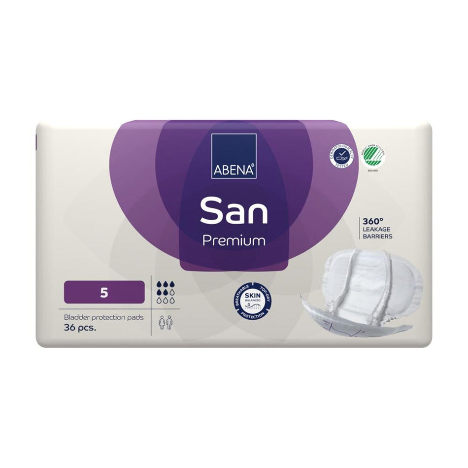 Das Bild zeigt eine Packung der Abena San Premium Größe 5 Einlagen. Die Verpackung ist überwiegend in einem hellen Blau und Weiß gestaltet, mit einem großen Abena-Logo in der oberen linken Ecke. Auf der Vorderseite sind Symbole zur Darstellung von Saugfähigkeit und Komfort abgebildet, sowie die Angabe „Größe 5“ und der Hinweis auf die "Premium"-Qualität. Im Hintergrund sind filigrane Muster zu erkennen. Die Packung liegt auf einer neutralen Oberfläche, was die Farben und das Design hervorhebt.