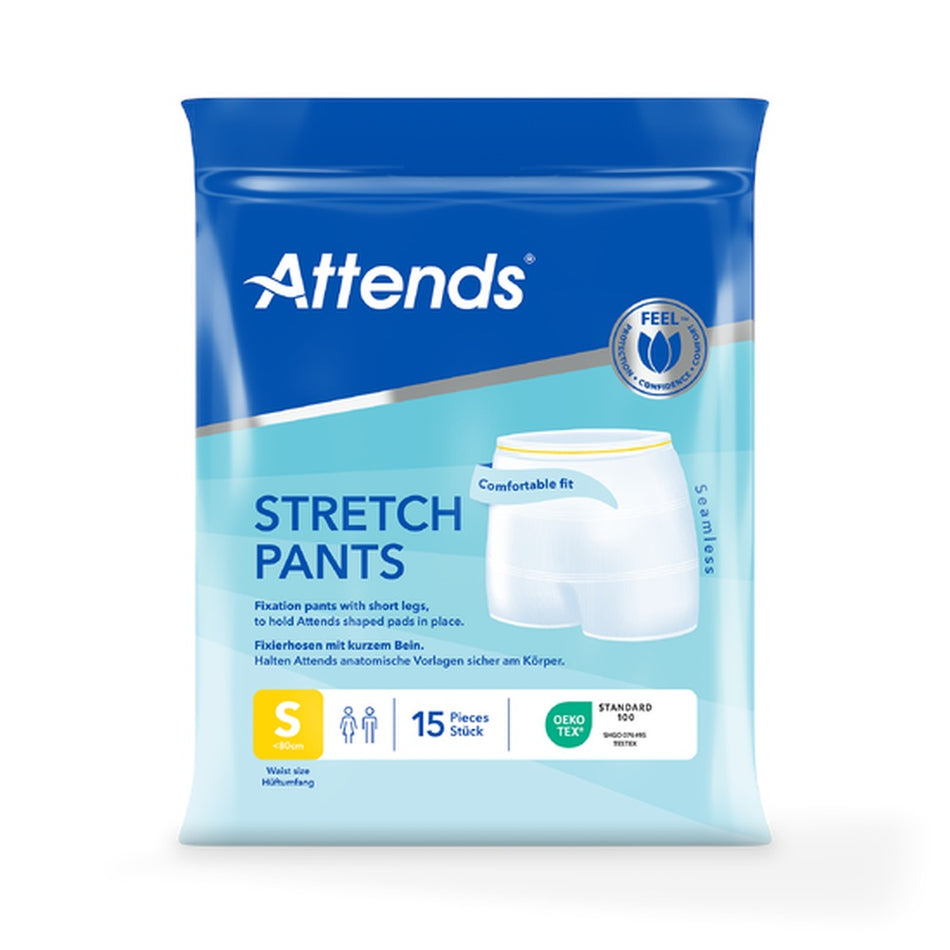 Ein flaches Produktbild zeigt eine Packung Attends Stretch Pants in der Größe S. Die Vorderseite der Packung ist hellblau mit weißen grafischen Elementen. Zu sehen sind stilisierte Darstellungen von der Verwendung der Pants sowie das Produktlogo. Der Hintergrund ist hell und neutral, wodurch die Packung in den Fokus rückt. Oben links sind die wichtigsten Produktmerkmale aufgedruckt. Die Pants selbst sind nicht sichtbar, aber die Verpackung vermittelt einen Eindruck von Komfort und Anpassungsfähigkeit.