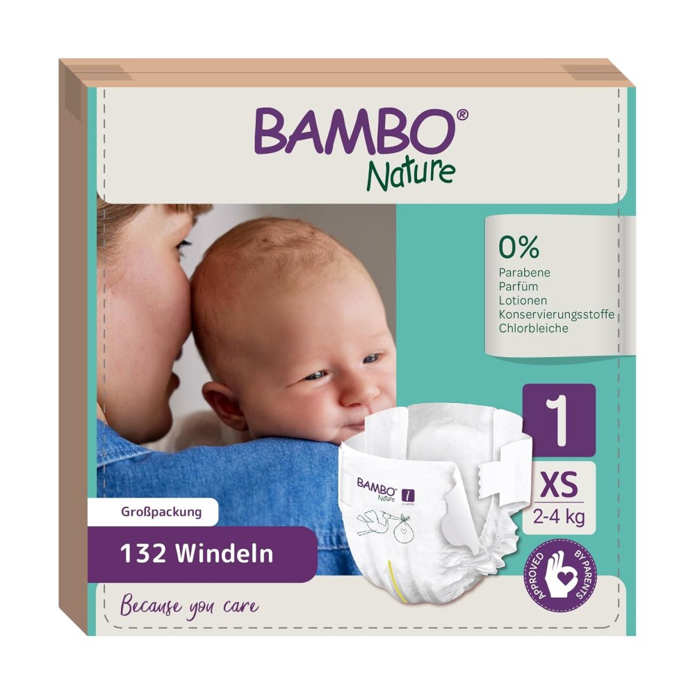 Produktbild von Bambo Nature Windeln in der Größe 1 (XS), geeignet für Babys von 2 bis 4 kg. Die Windeln sind in einer umweltfreundlichen Kartonverpackung präsentiert, die hellgrün und mit dem Bambo Nature Logo sowie Bildern von glücklichen Babykindern und einem pflanzenbasierten Motiv versehen ist. Die Windeln selbst sind weich und in einer neutralen Farbe gehalten. Neben den Windeln sind wichtige Informationen zur Größe und Anwendung auf der Verpackung abgedruckt.