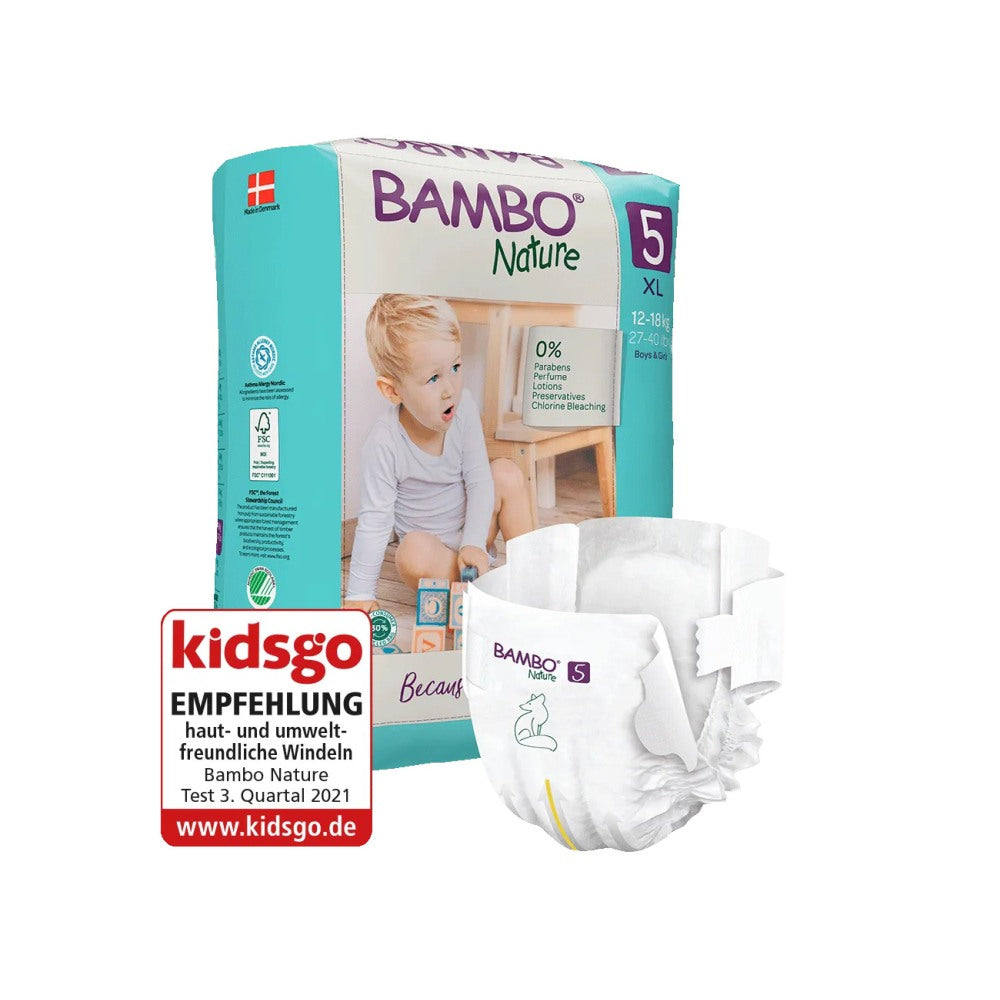 Bambo Nature Windeln in Größe 5 (XL, für 12-18 kg), stilvoll verpackt in einer umweltfreundlichen, bunten Verpackung. Die Windeln sind atmungsaktiv, weich und hypoallergen, ideal für empfindliche Babyhaut. Das Vorderteil zeigt eine helle, freundliche Grafik mit niedlichen Tiermotiven, die die Windeln kinderfreundlich wirken lassen. Auf der Rückseite sind Pflegehinweise abgedruckt. Die Gesamtoptik strahlt Qualität und Nachhaltigkeit aus, was durch das Bambo Nature Logo hervorgehoben wird.