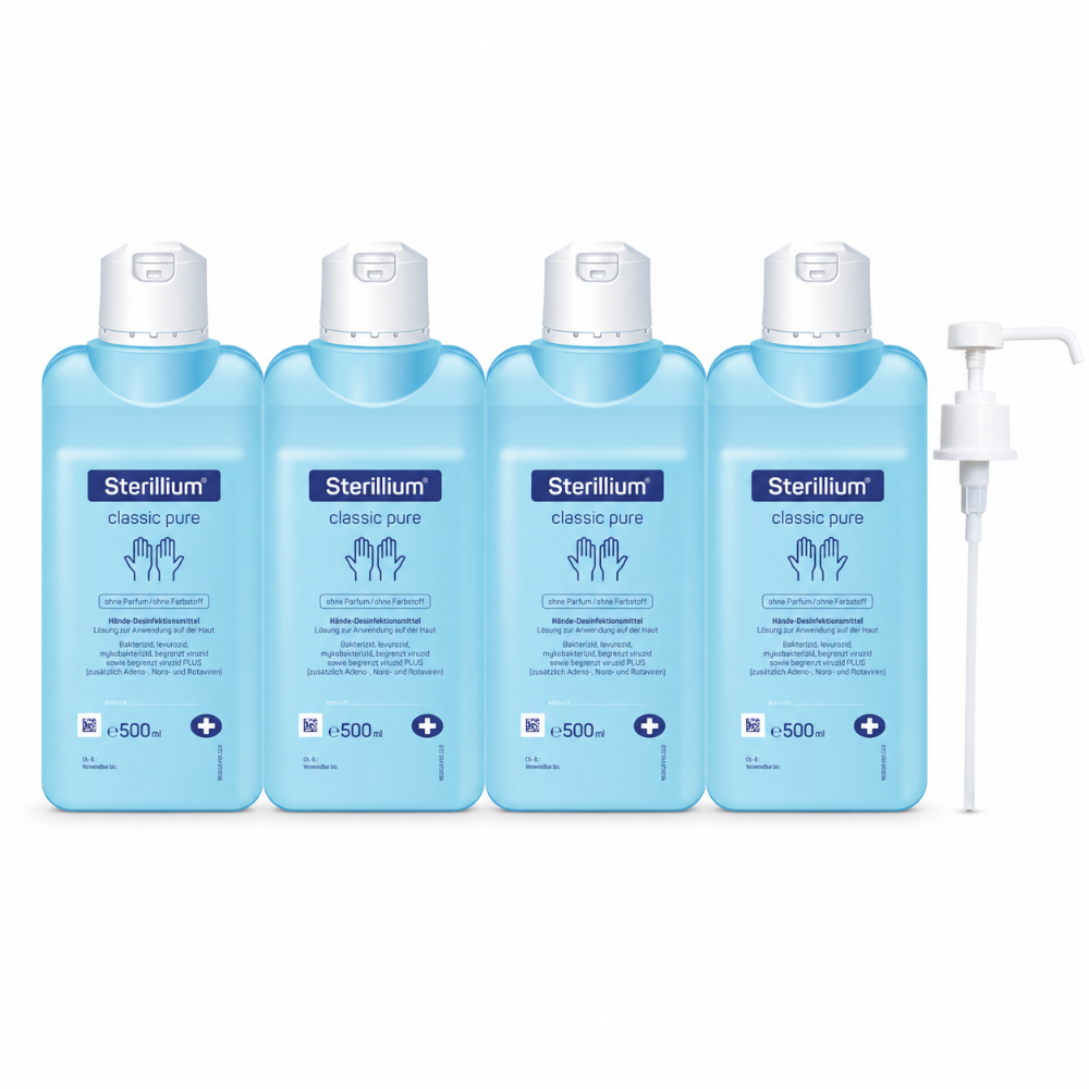 Vier Sterillium Classic pure 500-ml-Flaschen nebeneinander mit separater Dosierpumpe auf weißem Hintergrund.