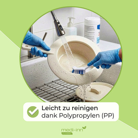 MEDI-INN Kunststoff-Stechbecken wird unter fließendem Wasser gereinigt
