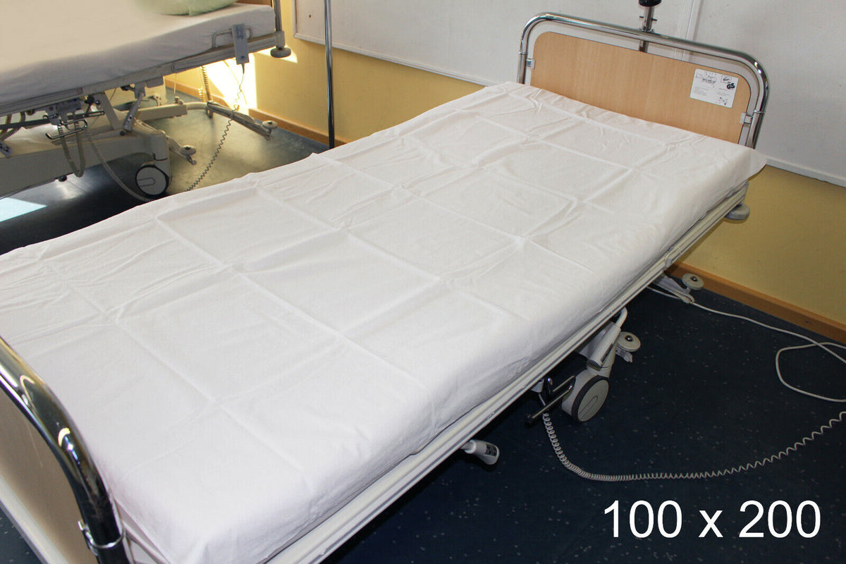 Pflegebett mit ausgelegter Medi-Inn Bettschutzauflage 100 × 200 cm