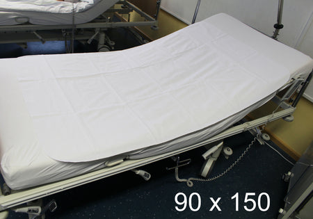 Pflegebett mit ausgelegter Medi-Inn Bettschutzauflage 90 × 150 cm
