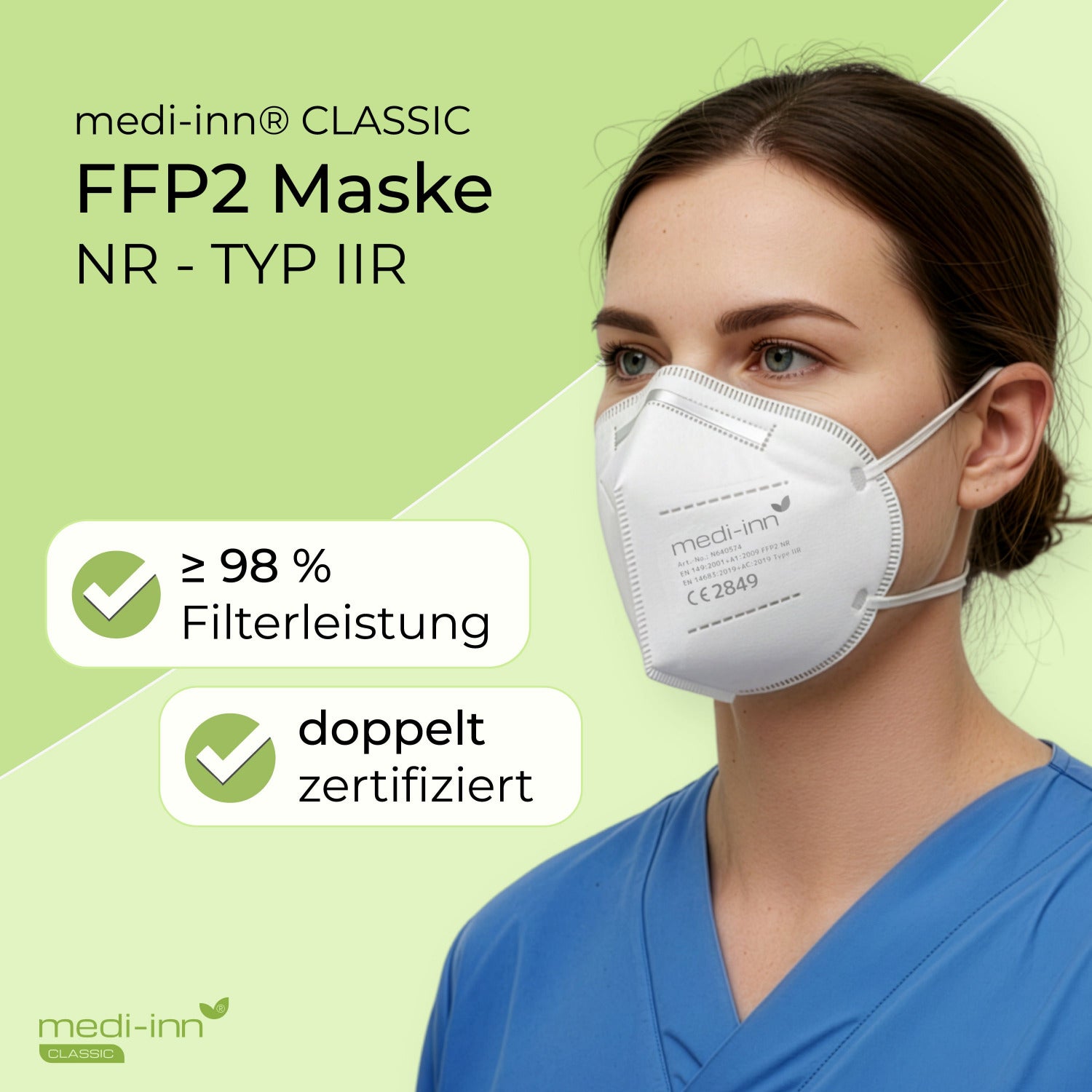 Pflegerin in blauem Kasack trägt medi-inn Classic FFP2 Maske – ≥ 98 % Filterleistung, doppelt zertifiziert