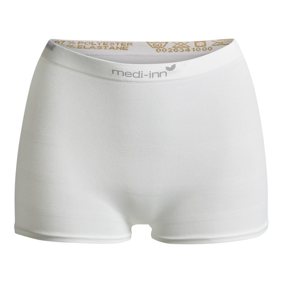 Weiße Fixierhose der Marke "medi-inn" in Größe L. Die Hose besteht aus einem elastischen Polyester-Elasthan-Gemisch und dient zur sicheren Fixierung von Inkontinenzmaterial. Das Produkt hat einen breiten, elastischen Bund mit Aufdruck der Materialzusammensetzung und Pflegehinweisen.