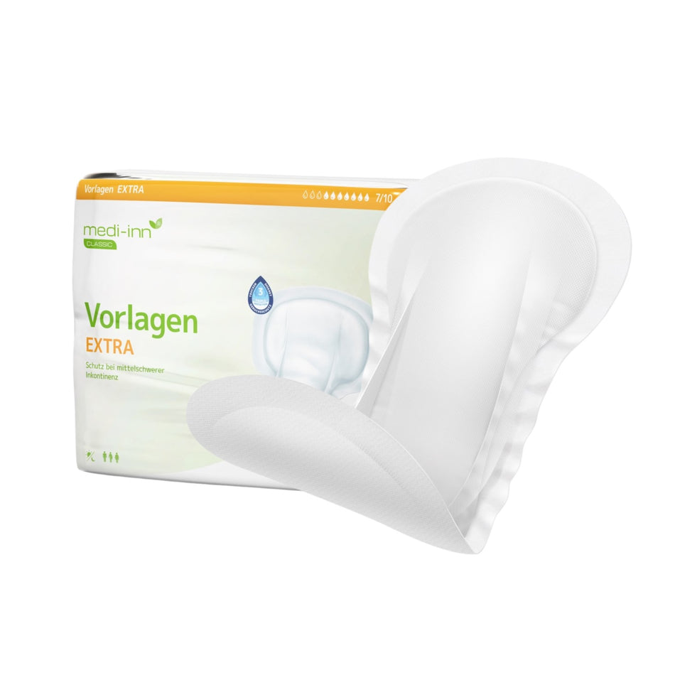 Frontalansicht einer medi-inn CLASSIC Inkontinenz-Vorlage EXTRA neben einer Verpackung.