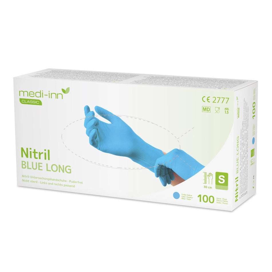 Ein Paket mit blauen Nitrilhandschuhen steht auf einem weißen Hintergrund. Die Handschuhe sind lang und puderfrei, ideal für den einmaligen Gebrauch. Die Verpackung zeigt auf der Vorderseite ein ansprechendes Design, das den Produkttyp und die Größe hervorhebt. Auf der Seite sind Informationen über die Verwendung und Materialien der Handschuhe zu erkennen.