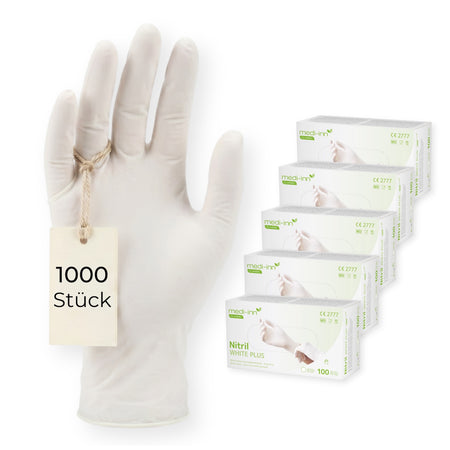 Frontalansicht eines Medi-Inn Nitril White Plus Einmalhandschuhs neben den Verpackungen mit 1000 Stück.