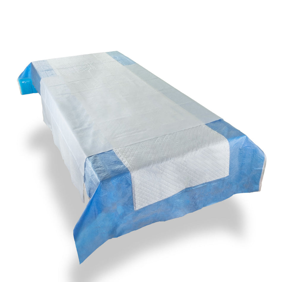 OP-Tischabdeckung mit weißer saugfähiger Auflage und blauen seitlichen Tragetüchern, auf einem Behandlungstisch drapiert.