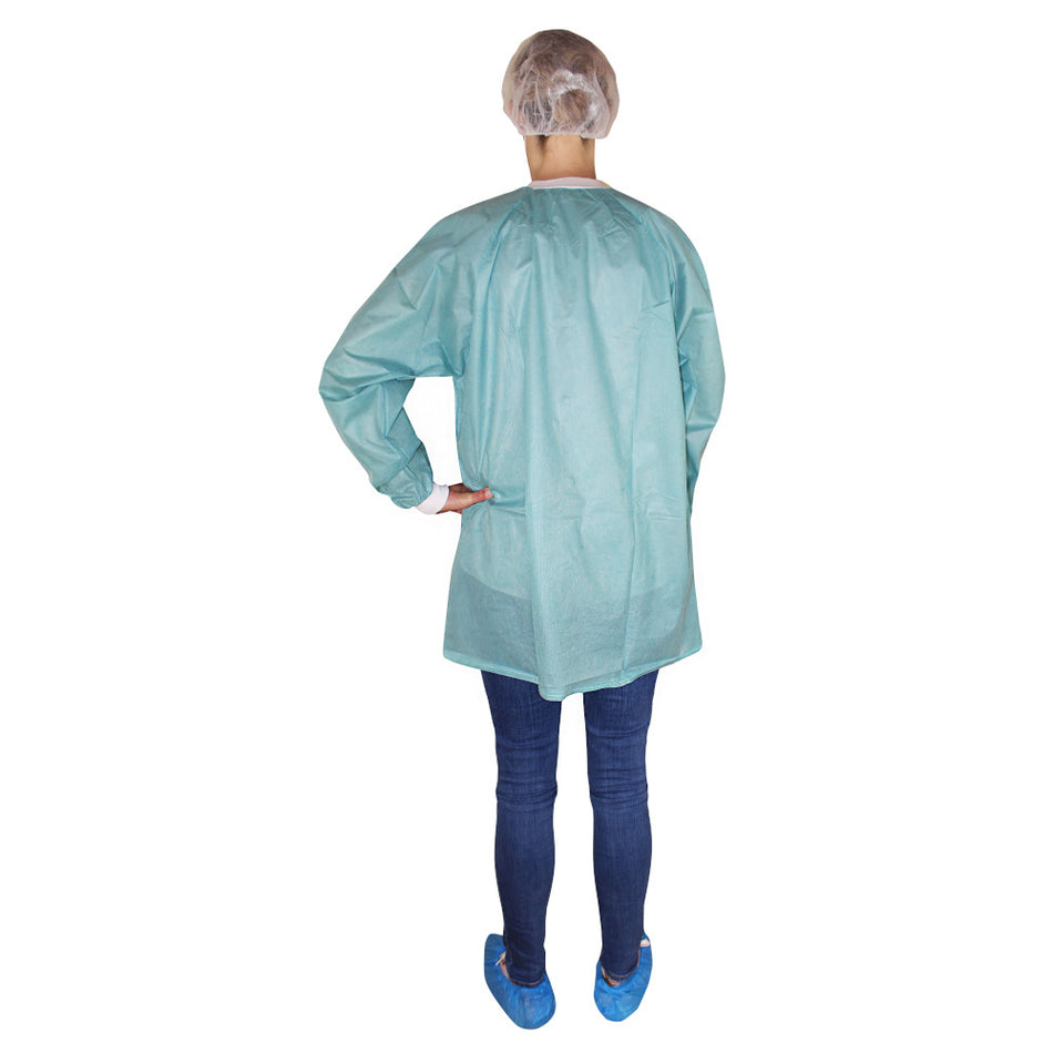 Wärmejacke in hellem Grün, aus leichtem, wasserabweisendem Material, ideal für kalte Tage. Die Jacke hat einen hohen Kragen und einen durchgehenden Reißverschluss, der bis zum Kinn reicht. An den Ärmelenden sind elastische Bündchen sichtbar. Die Jacke hat zwei seitliche Eingrifftaschen mit Reißverschluss, die praktisch sind. Sie zeigt eine seitliche Naht mit einem dezenten Logo. Im Hintergrund ist eine neutrale Fläche zu sehen, die dem Produkt einen klaren, präsentierenden Rahmen bietet.