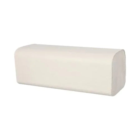 Ein einzelnes Paket weißer, gefalteter Papierhandtücher in rechteckiger Form.