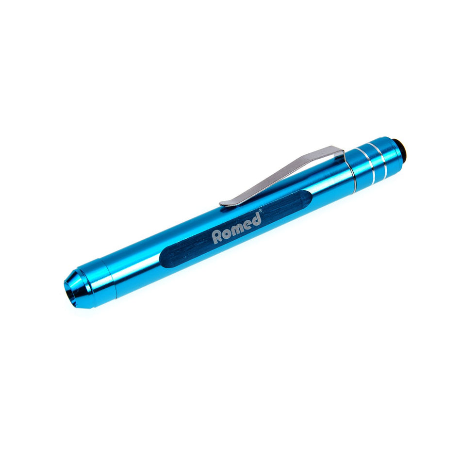 Romed Holland Diagnostikleuchte blau, Frontansicht mit sichtbarer Leuchtöffnung und Metallclip freigestellt