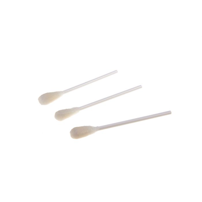 Produktbild eines Romed Mundpflegestäbchens mit Zitronen-Geschmack, zuckerfrei. Das Stäbchen ist länglich und hat eine hellgelbe Färbung, die an frische Zitronen erinnert. Es liegt auf einem neutralen, hellen Hintergrund, der die Aufmerksamkeit auf das Produkt lenkt. Die Verpackung im Hintergrund zeigt eine fröhliche Gestaltung mit Zitronenelementen und geeigneten Beschriftungen. Das Mundpflegestäbchen eignet sich ideal für die frische Mundpflege und ist eine praktische Ergänzung für den Alltag.